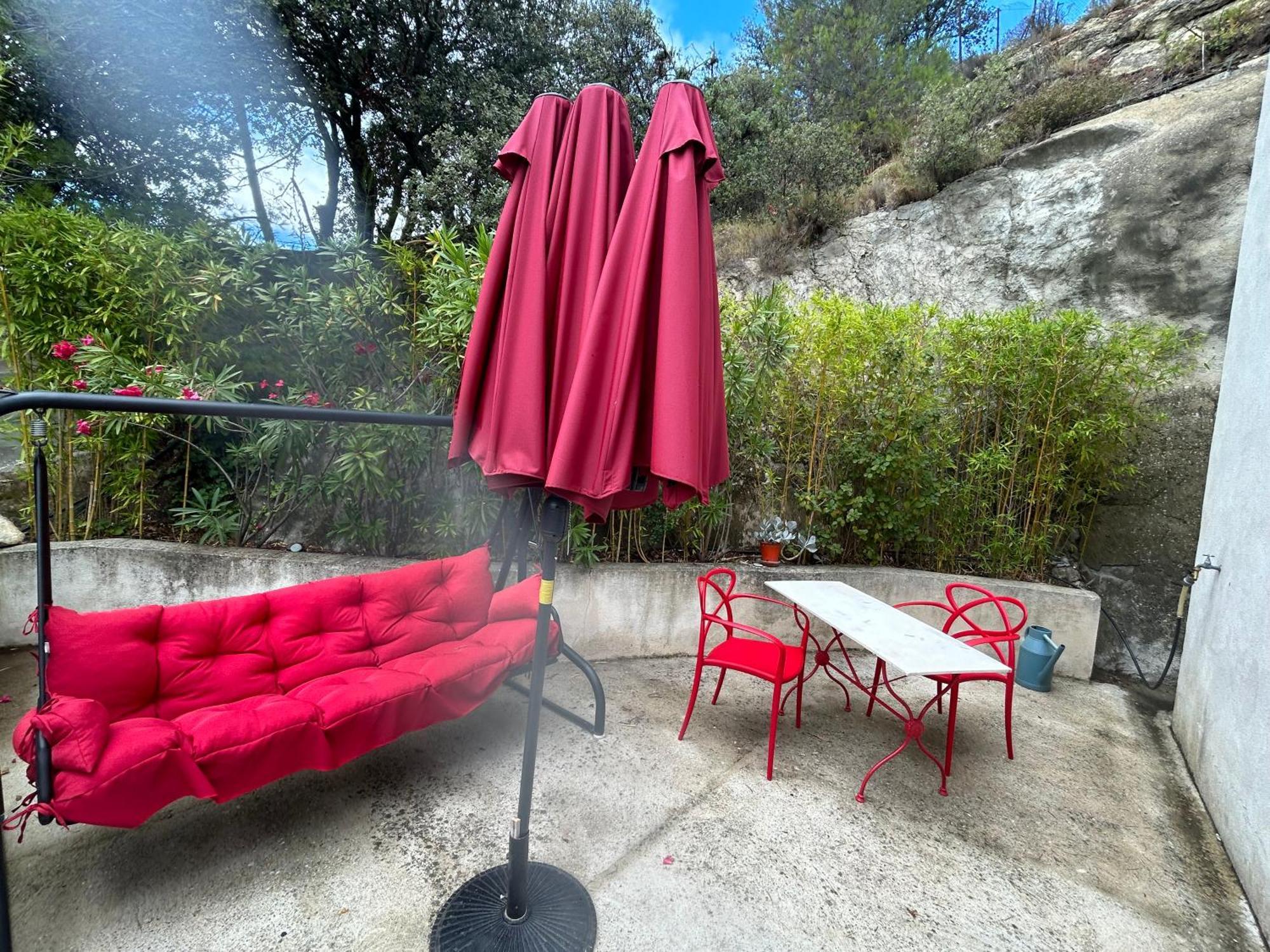 Maisonnette Entre Luberon Et Sainte Victoire La Bastidonne Luaran gambar
